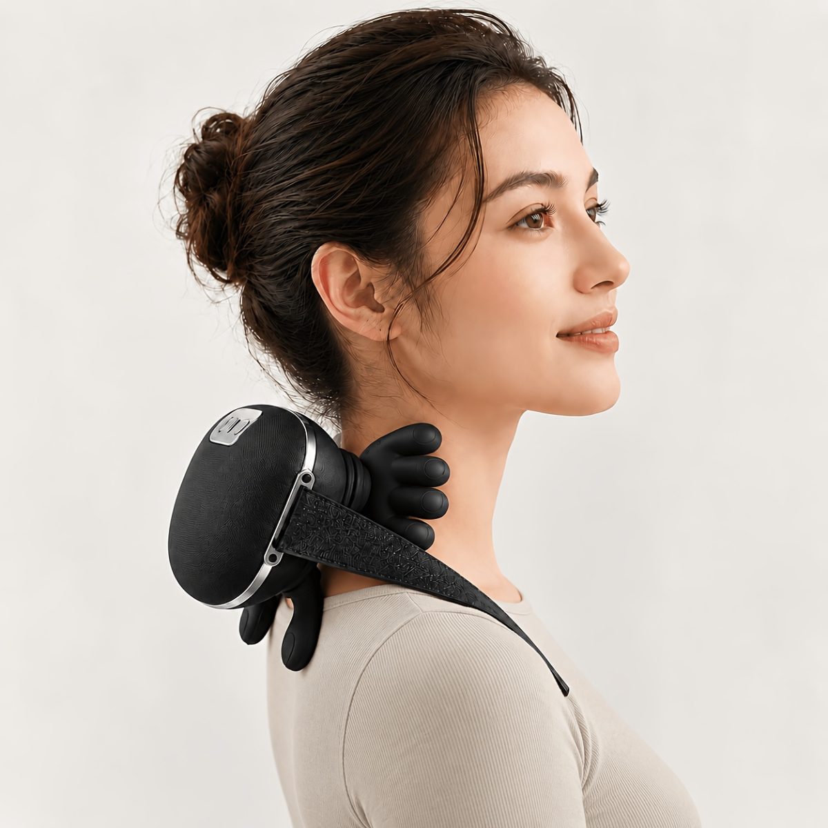Masseur d'épaule et de dos bionique à quatre doigts, rechargeable par USB et portable. Compact et léger pour un transport facile, convient pour une position assise prolongée au travail, la détente à la maison, les voyages et les déplacements professionnels. Simule le pétrissage et la pression de · photo 4